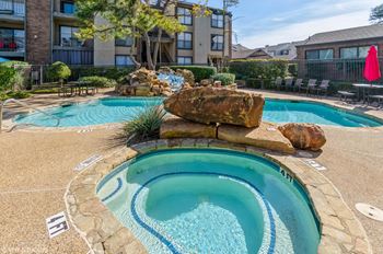 Outdoor Jacuzzi at The Glen at Highpoint, Texas, 75243